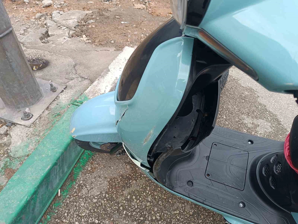 Motosiklet yayaya çarptı, ikisi de metrelerce sürüklendi; O anlar kamerada
