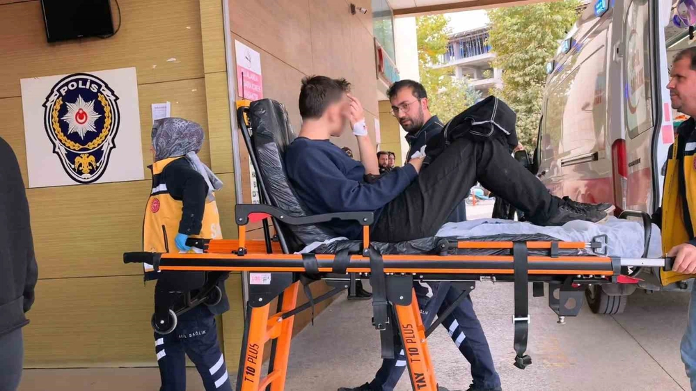 İnegöl'de Motosiklet Tamiri Yaparken Parmakları Kopan Genç Hastaneye Kaldırıldı