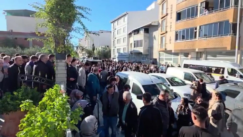 Bursa'da Katledilen 18 Yaşındaki Gökçe Alkan Toprağa Verildi