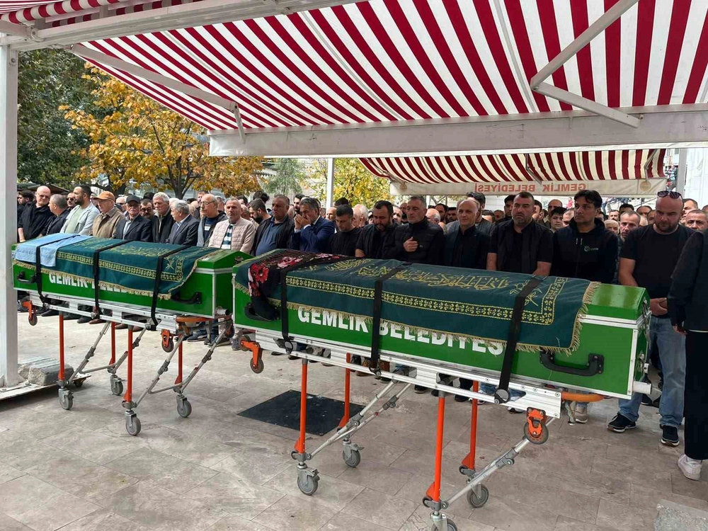 Gemlik'te Evlerinde Öldürülen Kara Çifti Toprağa Verildi