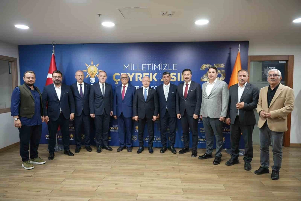Yenişehir Belediye Meclisi Üyeleri AK Parti Saflarına Katıldı