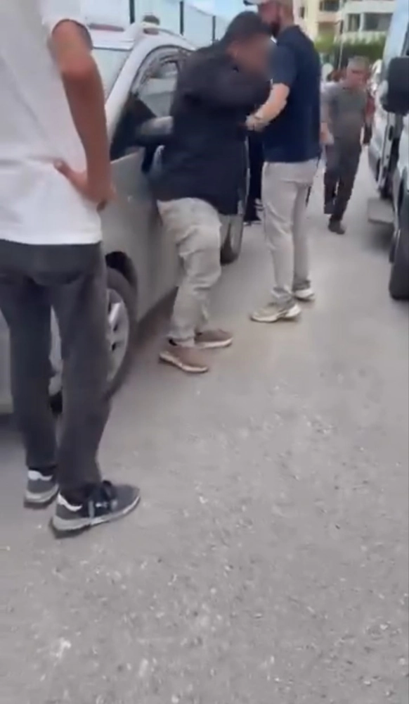 Mudanya'da okul önünde servis şoförleri arasında arbede