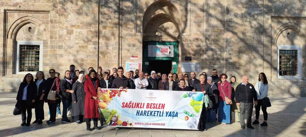 Bursa'da Hareket Et Sağlıklı Yaşa Yürüyüşü İle Sağlıklı Yaşam Mesajı Verildi