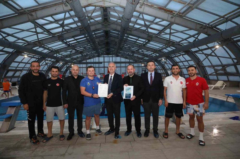 Belediye Başkanı Alper Taban İnegöl Belediye Spor Kulübü Yüzücüleriyle Buluştu