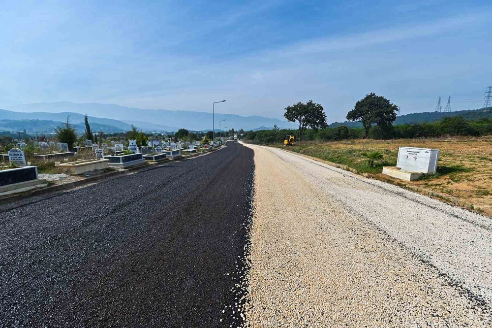Bursa Büyükşehir Belediyesi Erdoğanköy Kent Mezarlığı Yollarını Yeniledi