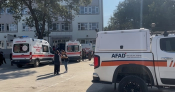 Bursa'daki Ortaokulda Gaz Paniği Öğrenciler Tedbir Amaçlı Hastaneye Sevk Edildi