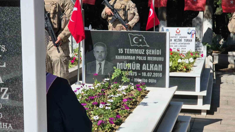 15 Temmuz şehidi Münür Alkan kabri başında anıldı
