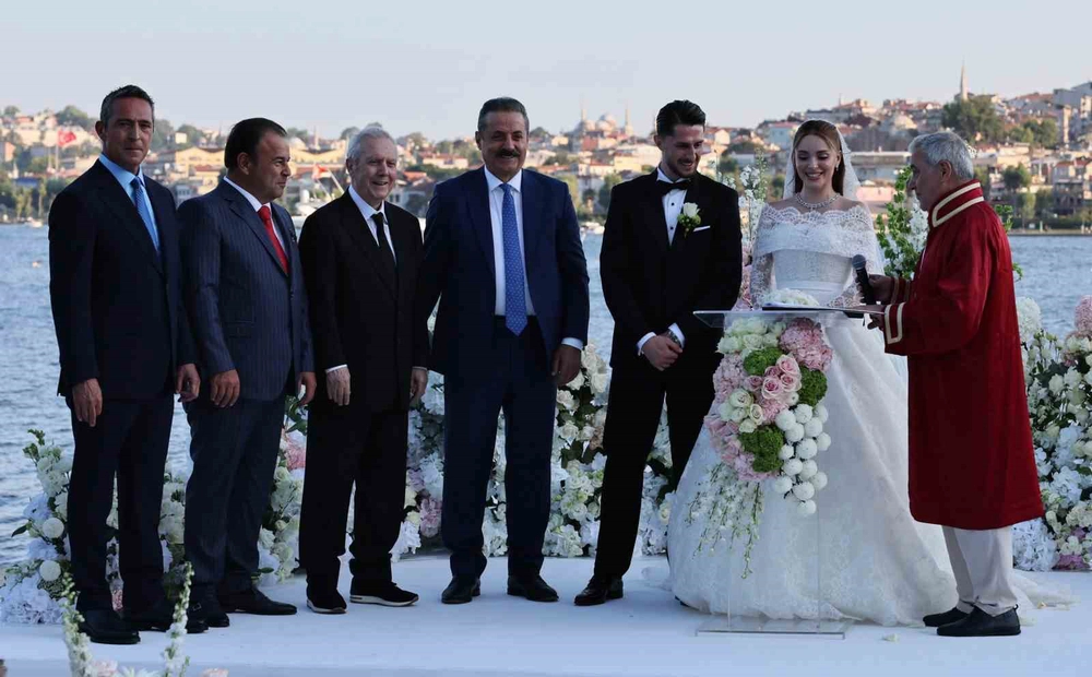 İsmail Yüksek, dünyaevine girdi
