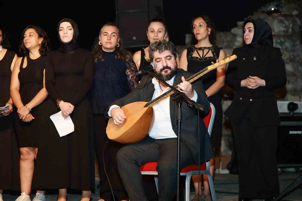 Eskihisar Kalesi’nde kültür sanat akşamları coşkusu
