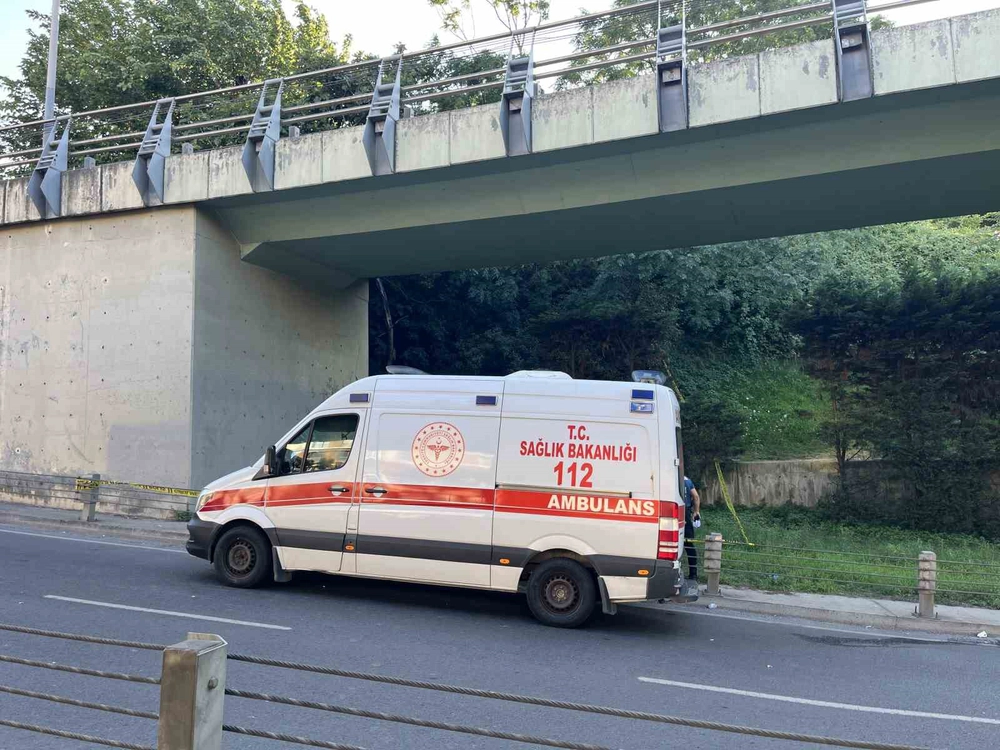 Şişli’de yol kenarındaki yeşil alanda erkek cesedi bulundu