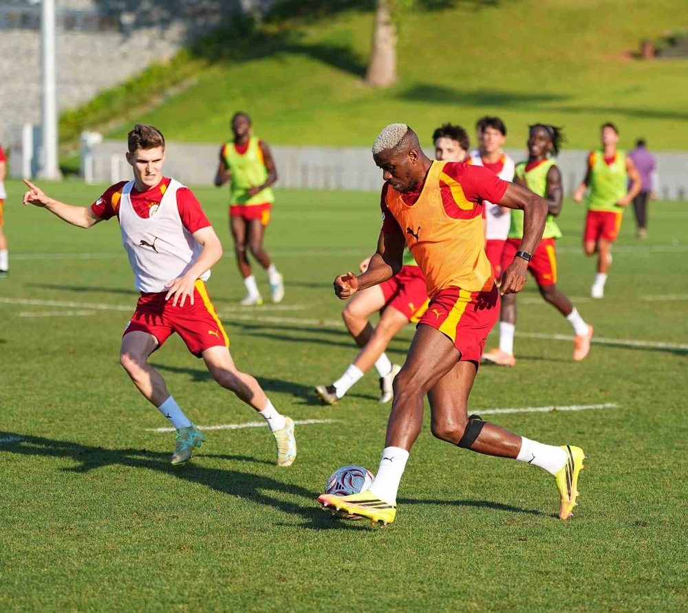 Galatasaray, günü çift antrenmanla tamamladı
