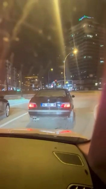 Drift atarken kazadan kıl payı kurtuldu
