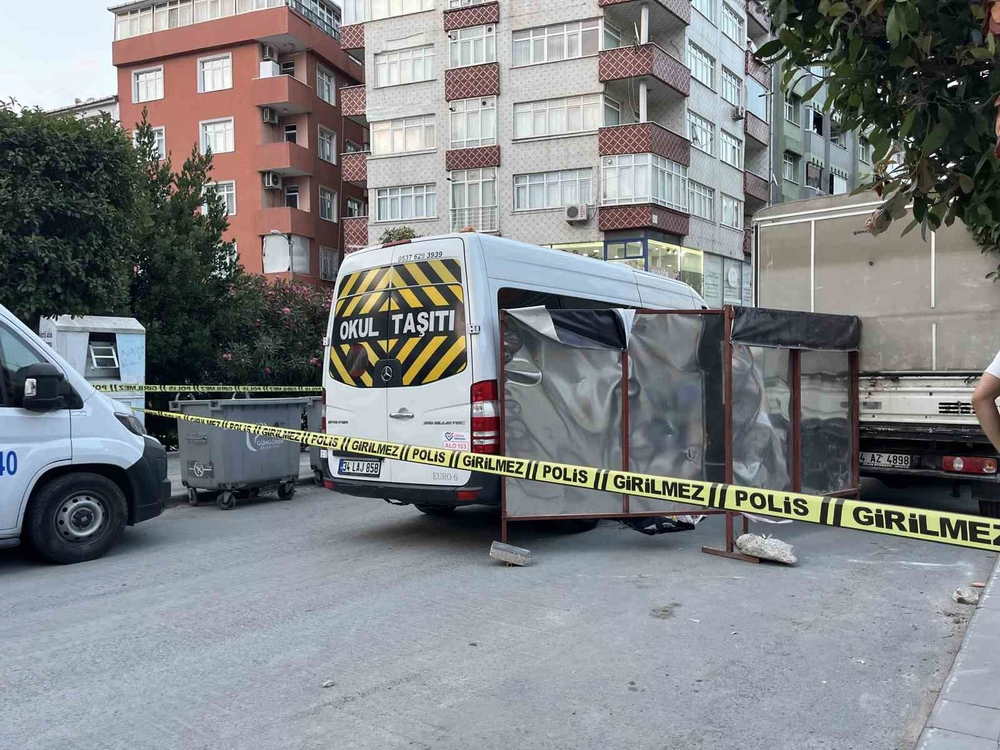 Güngören’de servis aracının altında kalan yaşlı adam hayatını kaybetti
