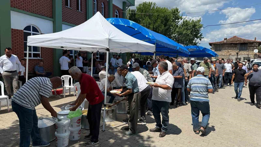 Yayaköy köyü hayrı yapıldı
