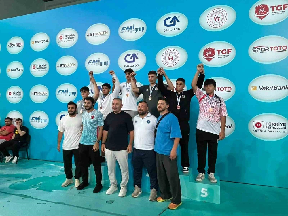 Minikler Güreş Türkiye Şampiyonası’na büyükşehir damgası!
