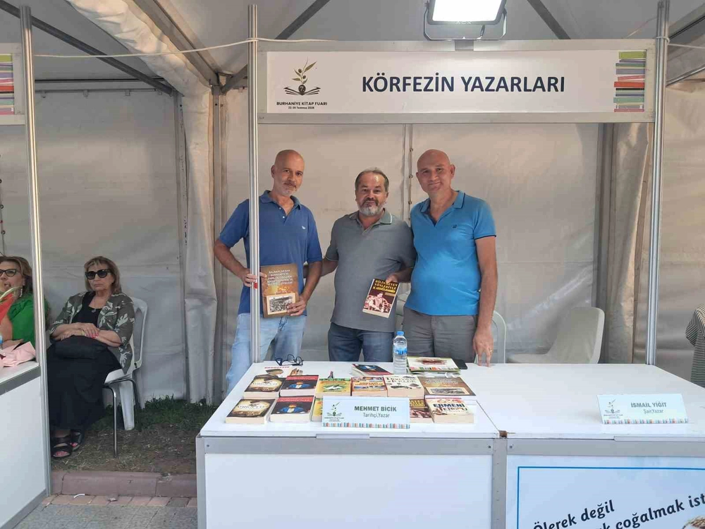 Burhaniye’de Tarihçi Yazar Bicik, okurları ile buluştu
