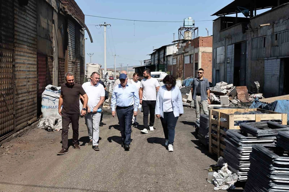 Şadi Özdemir mahallelerdeki sorunlara yerinde çözüm arıyor