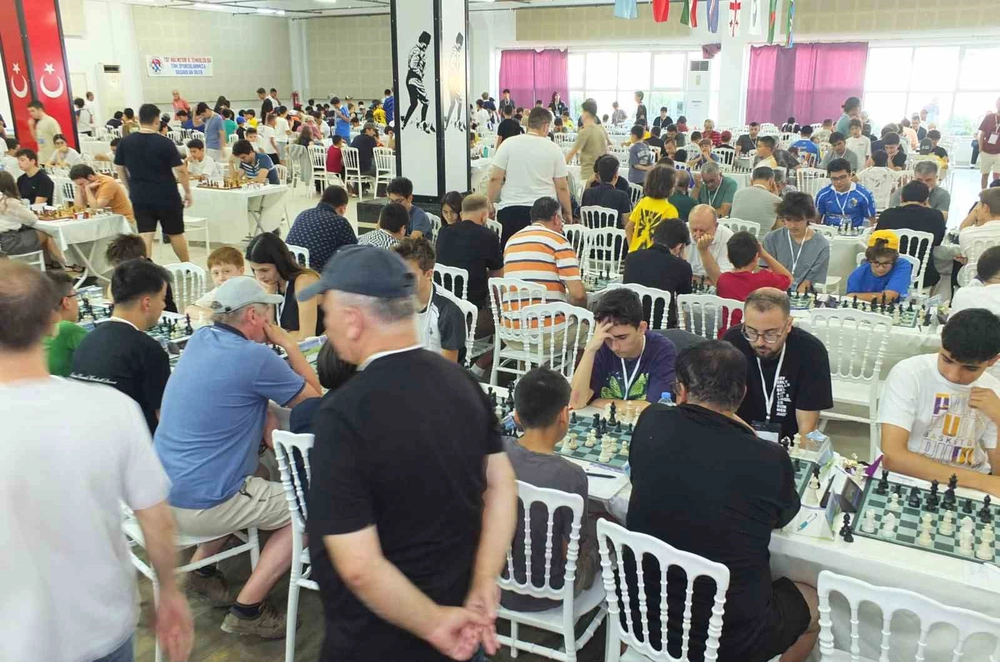 Burhaniye Ören Satranç Turnuvası 609 Sporcuyla Başladı