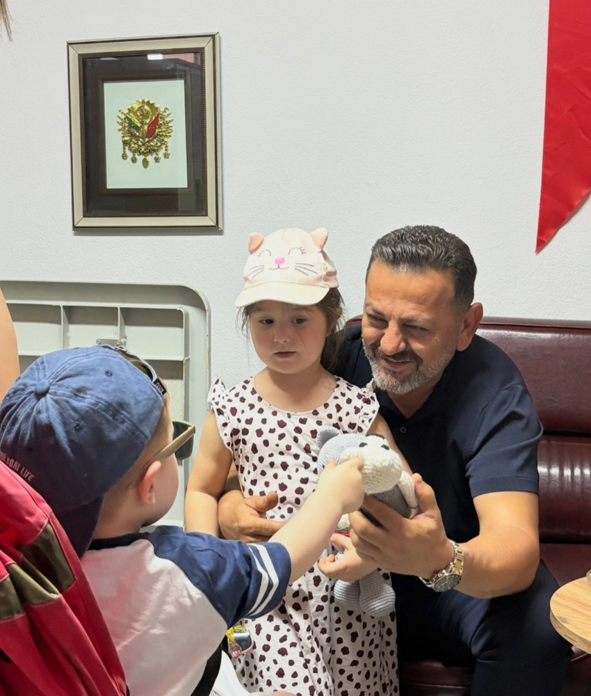Makamın en özel misafirleri minikler oldu
