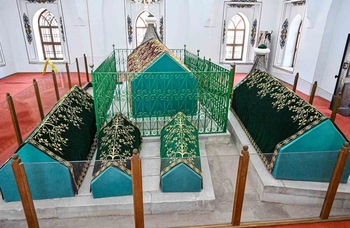 Bursa’da Hanedan Türbelerinin Puşideleri El Dokumasıyla Yenileniyor