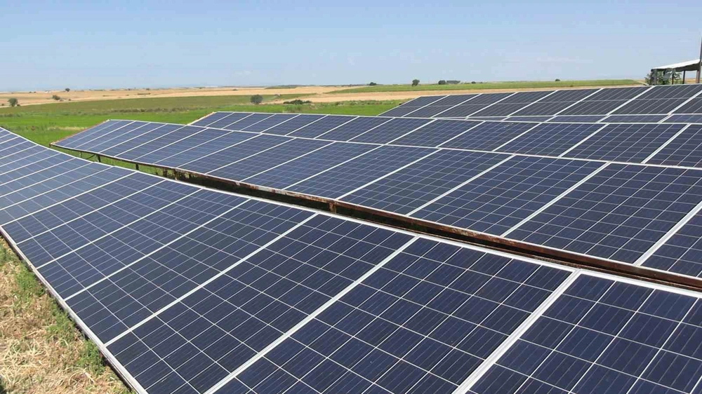 Edirneli çiftçiler dronla ilaçlıyor, güneşle suluyor