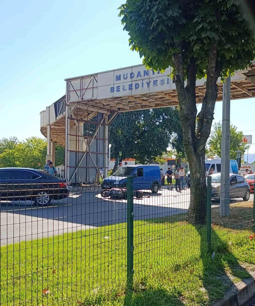 Mudanya'da kaza: Motosiklet sürücüsü metrelerce sürüklendi