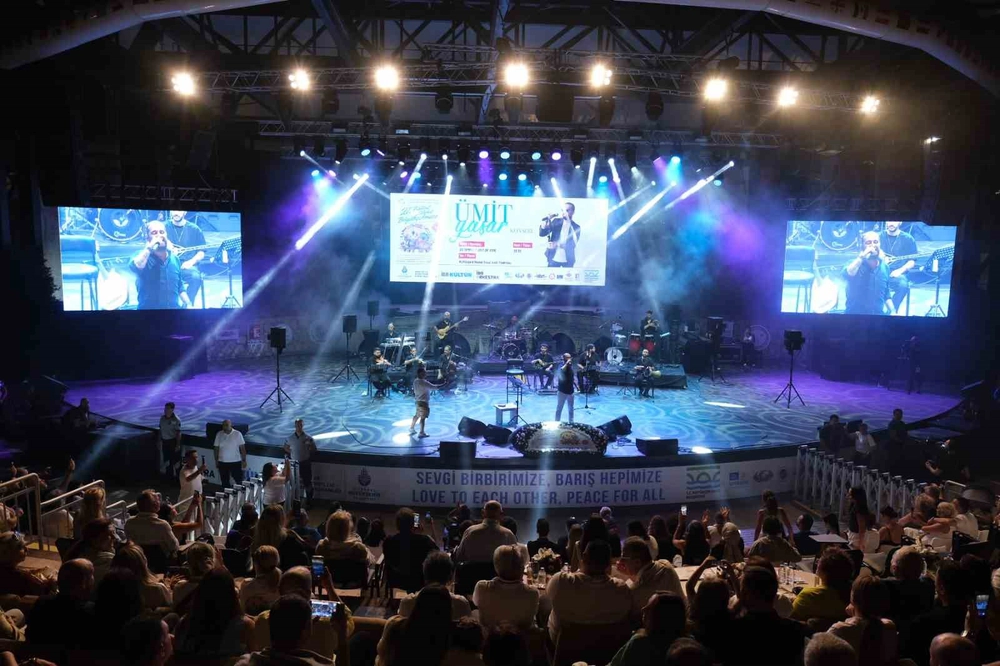Ümit Yaşar Büyükçekmece Festivali'nde Hayranlarına Unutulmaz Gece