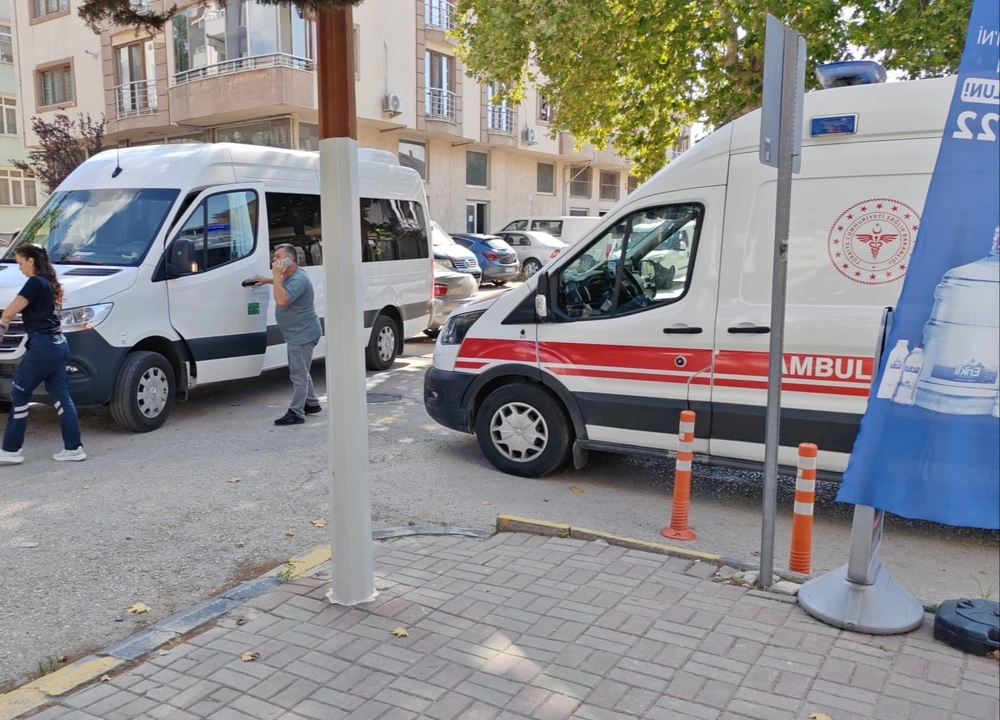 Keşan'da Motosiklet Minibüsle Çarpıştı: Sürücü Yaralı