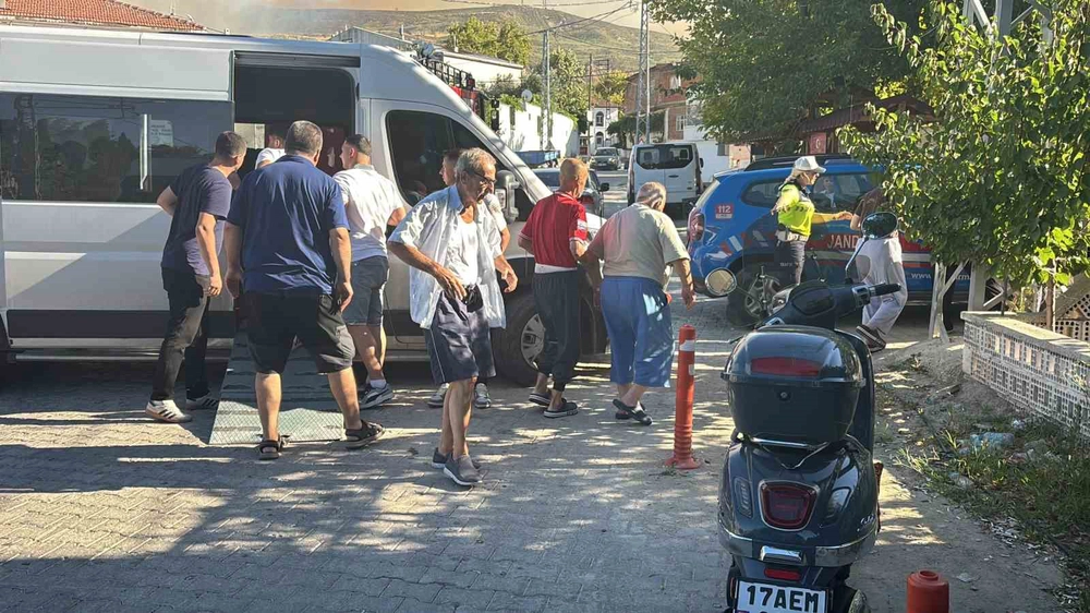 Çanakkale Orman Yangını: Yaşlı Bakım Merkezi Tahliye Edildi