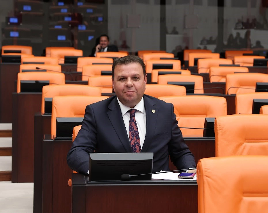 Ediz Ün CHP'ye Geri Dönüyor