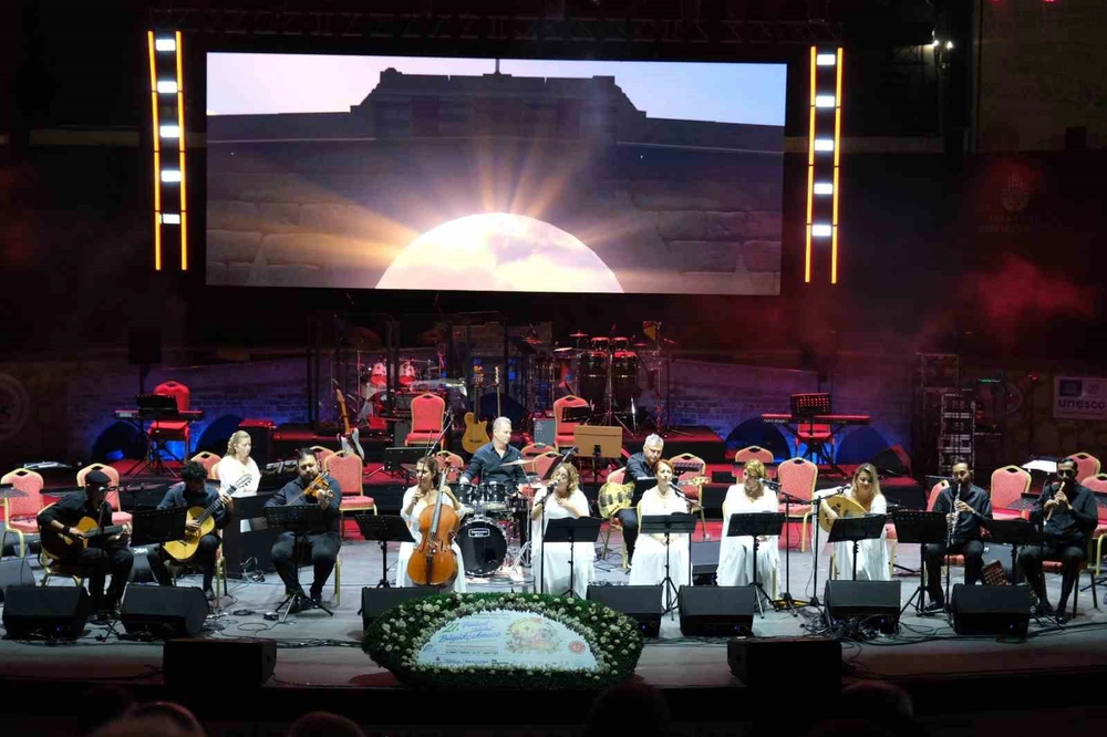Grup Köprü Festival Sahnesinde Kültürleri Aynı Ezgide Buluşturdu