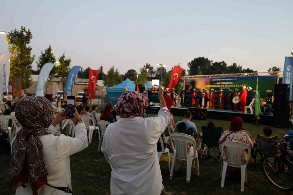 Derince'de Tarihi Marşlar ve Yeşilçam Ezgileriyle Nostaljik Akşam
