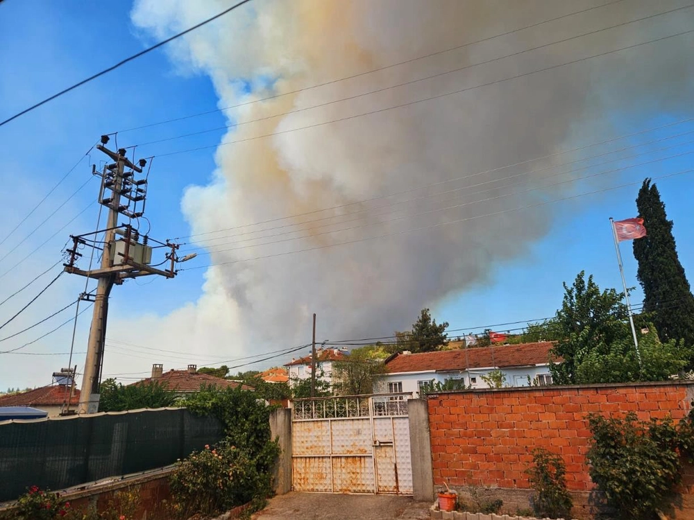 Susurluk'taki Yangına Havadan ve Karadan Yoğun Müdahale
