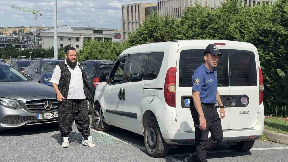 Arnavutköy'de Nikah Gerginliği: Aile Engeli Polis Eşliğinde Aşıldı