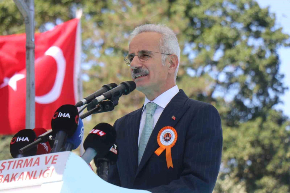 Bakan Uraloğlu Ayasofya ile Yaşıt 1500 Yıllık Sangarios Köprüsü'nün Açılışını Yaptı