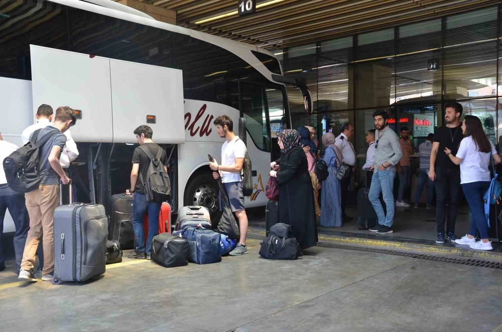 Otobüslerde İkram Dönemi Sona Eriyor: Su Bile Parayla Satılabilir