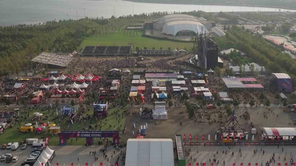 İstanbul Festivali'nde Yıldız Tilbe ve Semicenk Rüzgarı