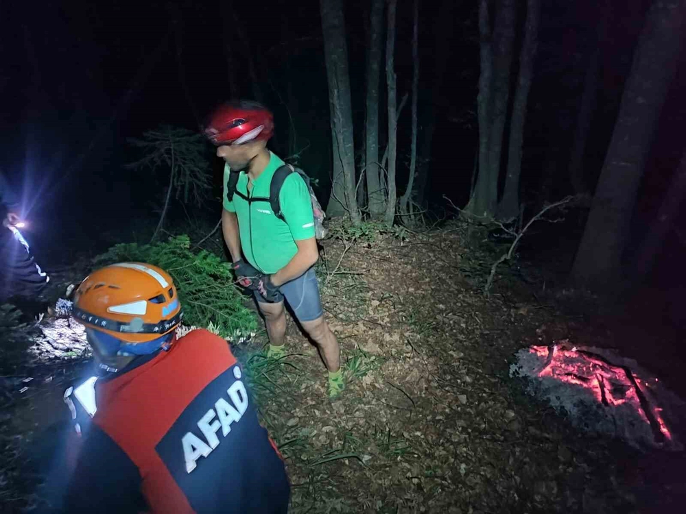 Bisikletiyle çıktığı vadide mahsur kalan vatandaş AFAD'ın dronuyla kurtarıldı