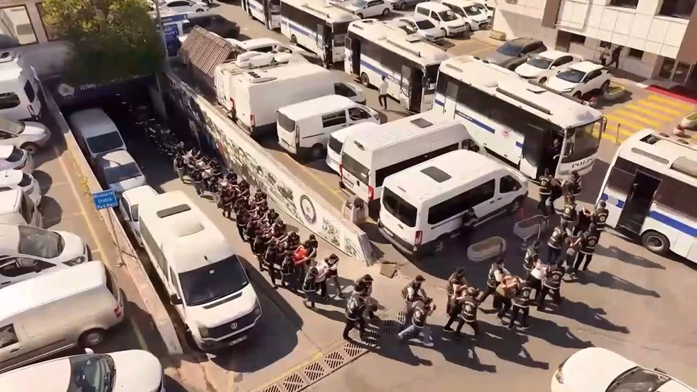 İstanbul'da Sokak Çetelerine Darbe: 217 Gözaltı, 133 Tabanca Ele Geçirildi