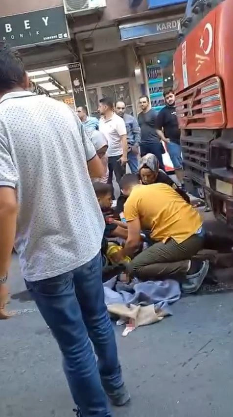 Küçükçekmece'de Hafriyat Kamyonu Yayaya Çarptı: Ağır Yaralı