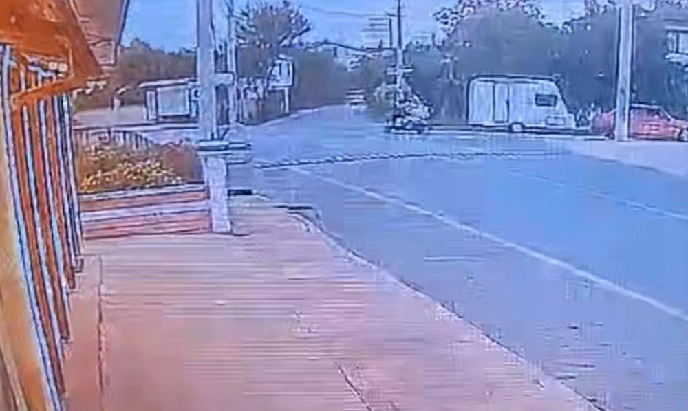 Akyazı'da Elektrikli Bisiklet Devrildi Sürücü Ağır Yaralandı