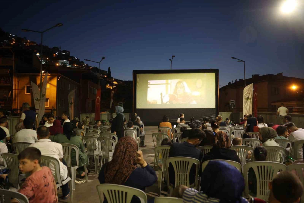 Osmangazi'de Yaz Akşamları Sinema Keyfiyle Renklendi