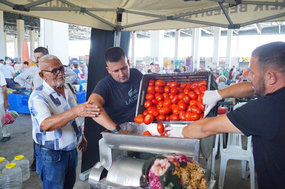 Ayvalık'ta Ücretsiz Salça Makinesi Uygulaması Başladı