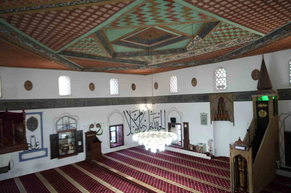 Rüstem Paşa Cami 510 Yıldır İhtişamını Koruyor