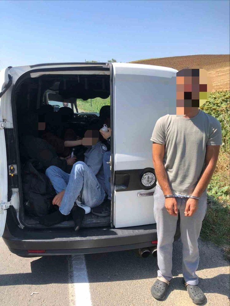 Uzunköprü'de Göçmen Kaçakçılığı Operasyonu 12 Düzensiz Göçmen Yakalandı
