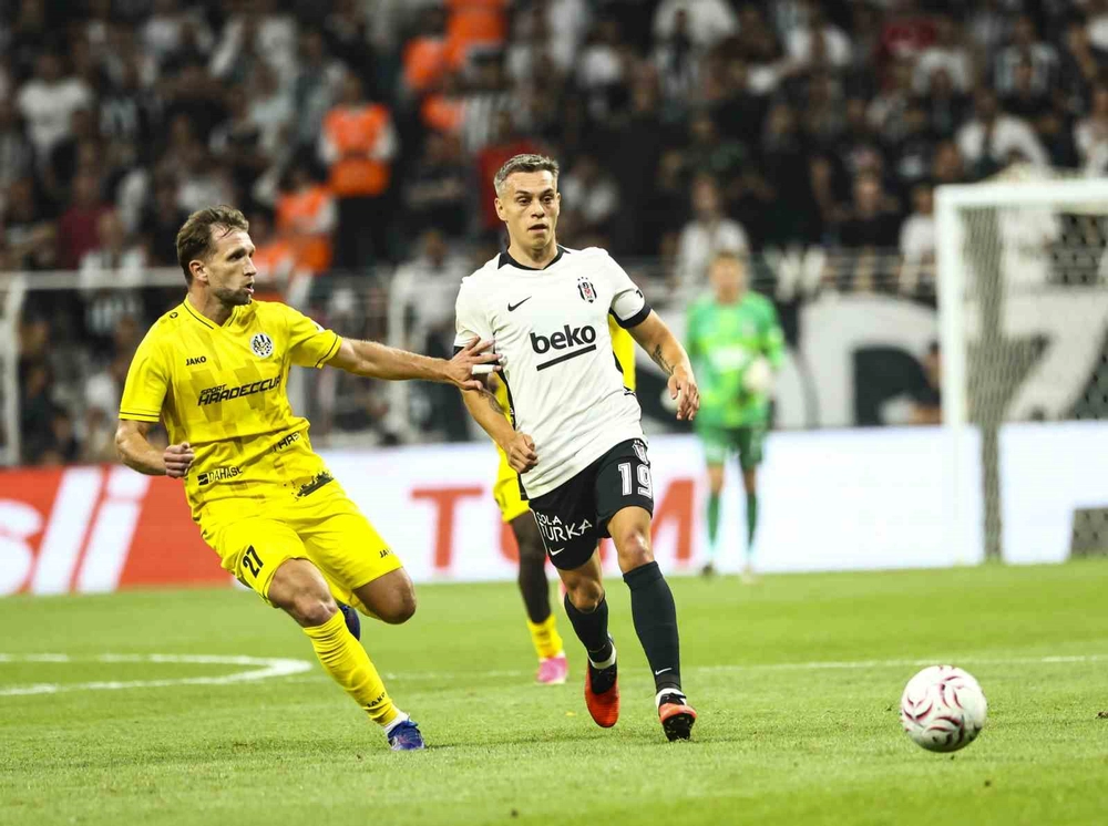 Beşiktaş'ta Trossard İlk Kez Forma Giydi