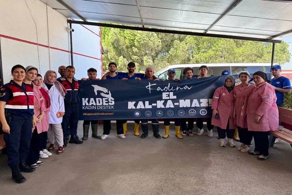 Jandarma ekipleri Karacabey'de KADES uygulamasını tanıttı