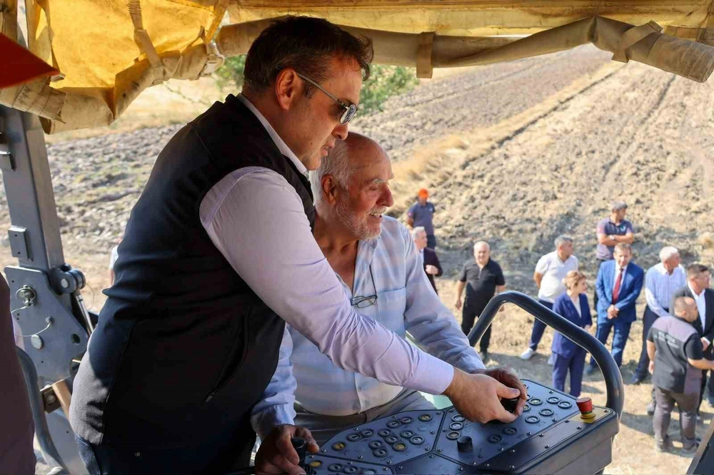 Bilecik'te Grup Köy Yolu Sıcak Asfaltla Buluşuyor