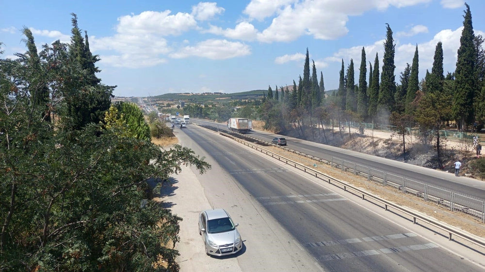 Bursa-İzmir Yolunda Anız Yangını Nedeniyle Trafik Durdu