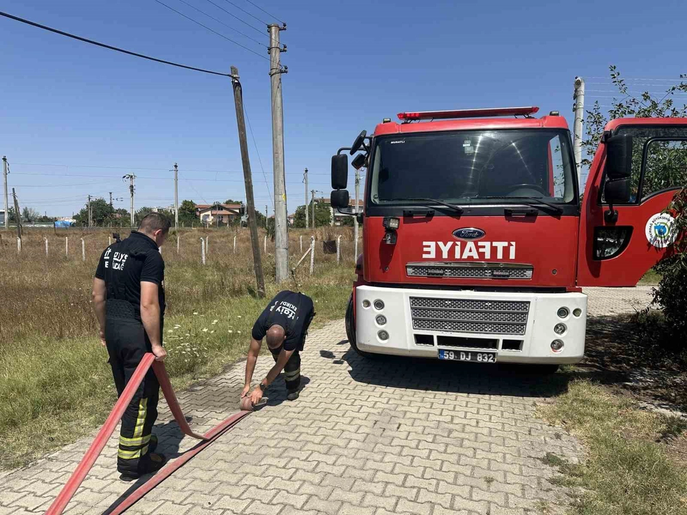 Muratlı’da Ot Yangını Evlere Sıçramadan Söndürüldü